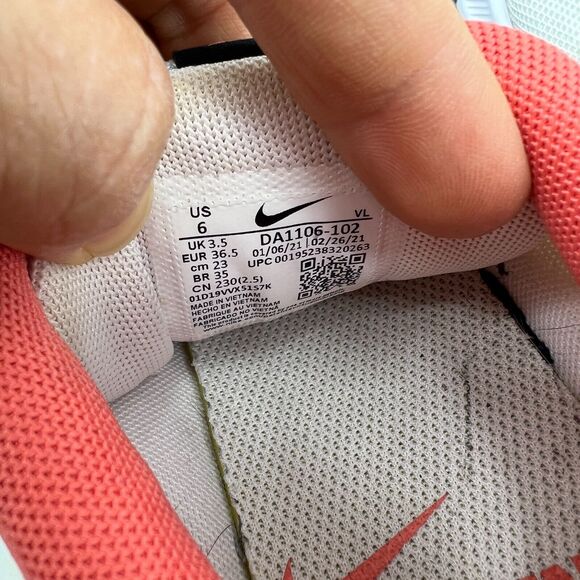 Nike Running Shoe Womens 6 Quest 4 White Mesh Athletic Training DA1106-102 - Picture 9 of 11